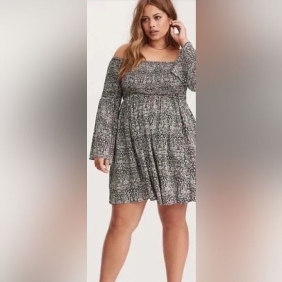 Torrid Chic off the shoulder Black and White Floral Dress , size 3 or XXL - Picture 1 of 8